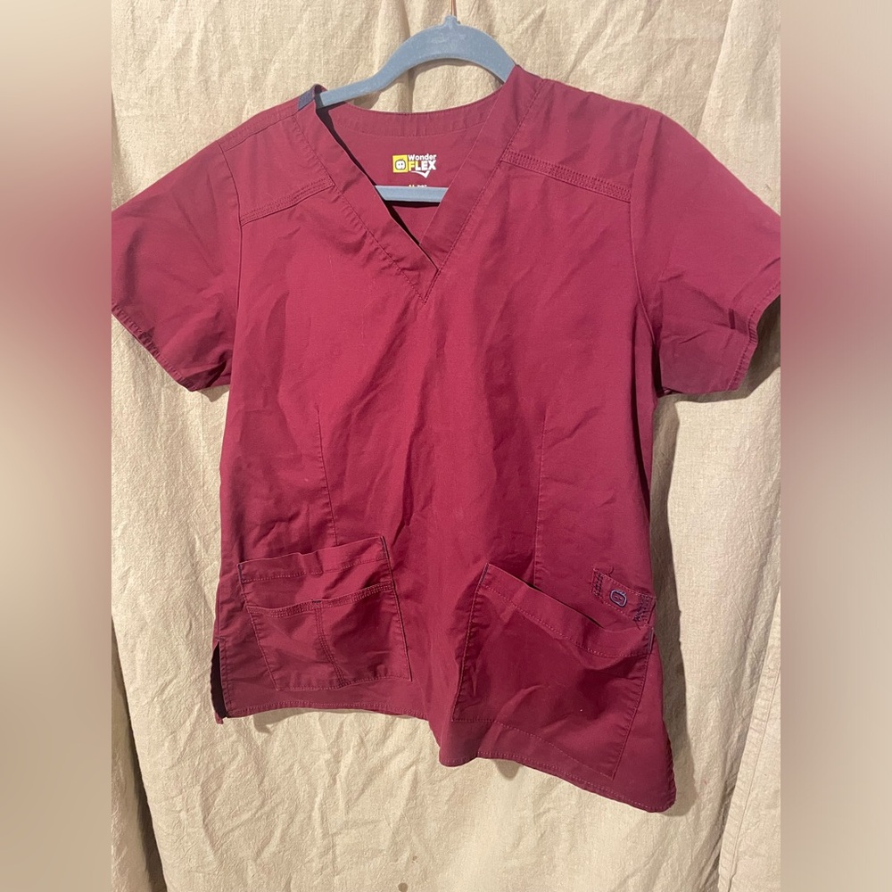 WONDERFLEX scrub top